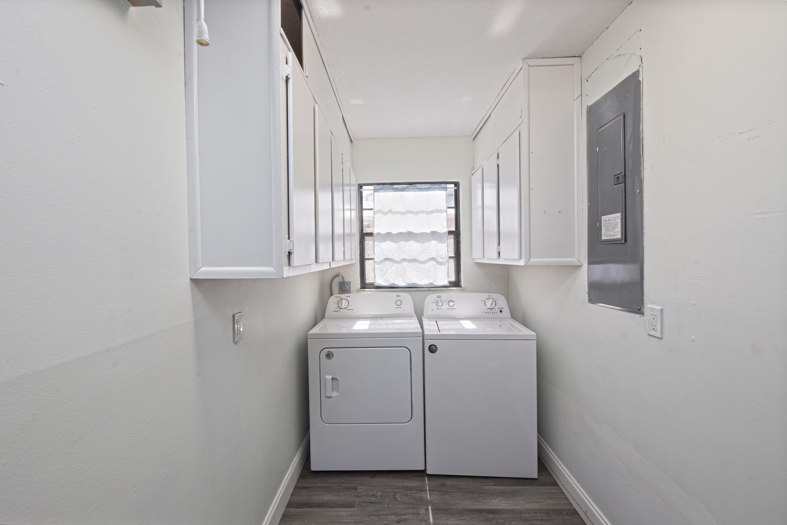 GROVENOR ESTATES UNIT 2 - Residential