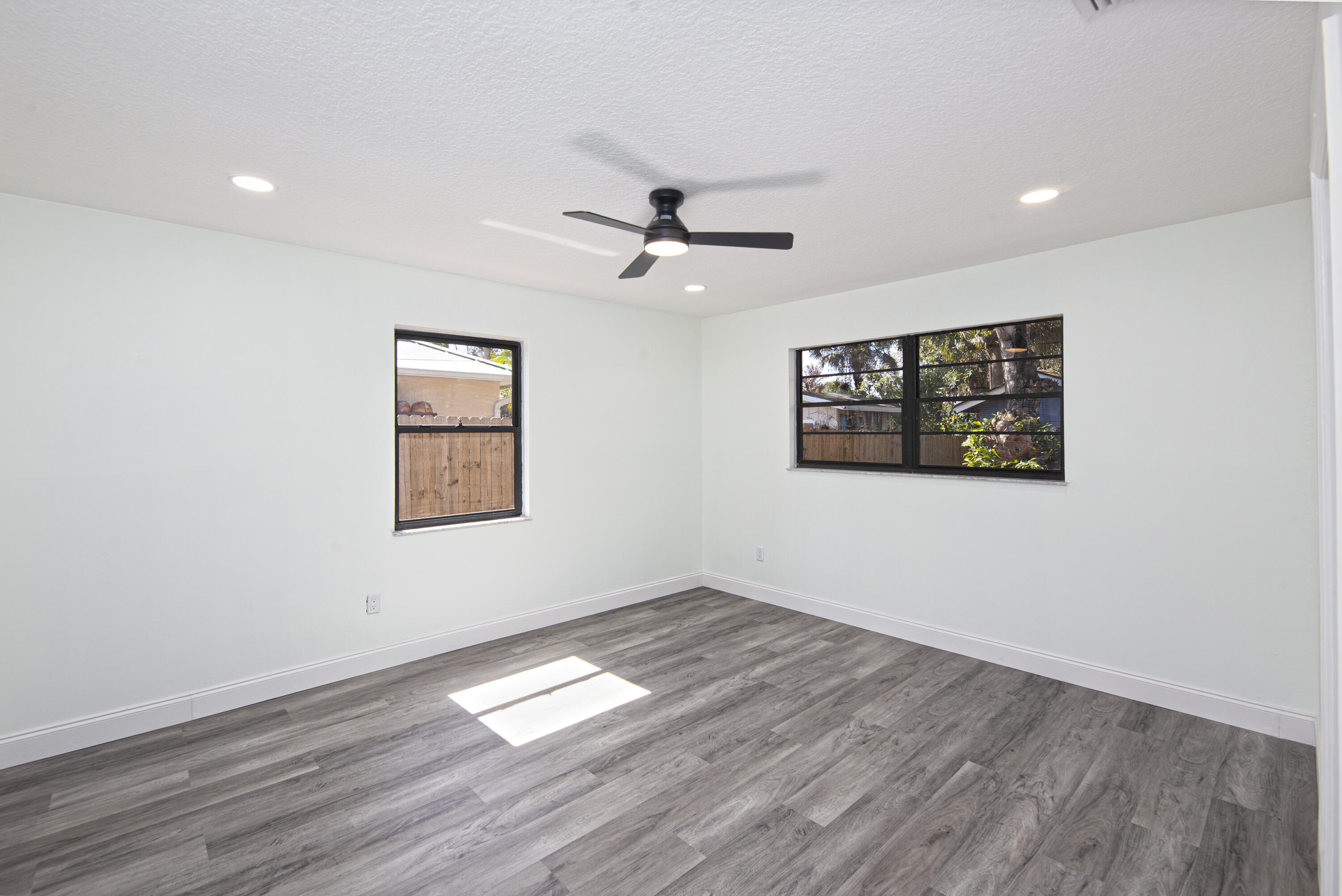 GROVENOR ESTATES UNIT 2 - Residential