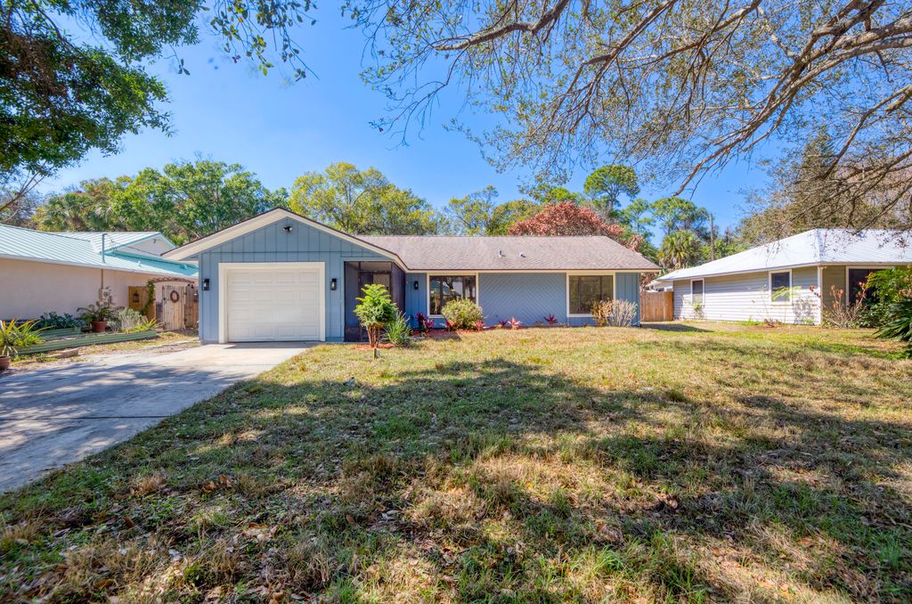 Photo of 945 SW 33rd Avenue, Vero Beach, FL 32968 (MLS # R11167007)