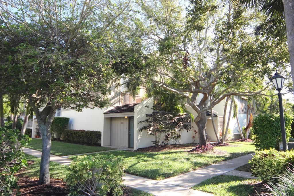 Photo of 1605 S Us Highway 1 #12h, Jupiter, FL 33477 (MLS # R10848102)