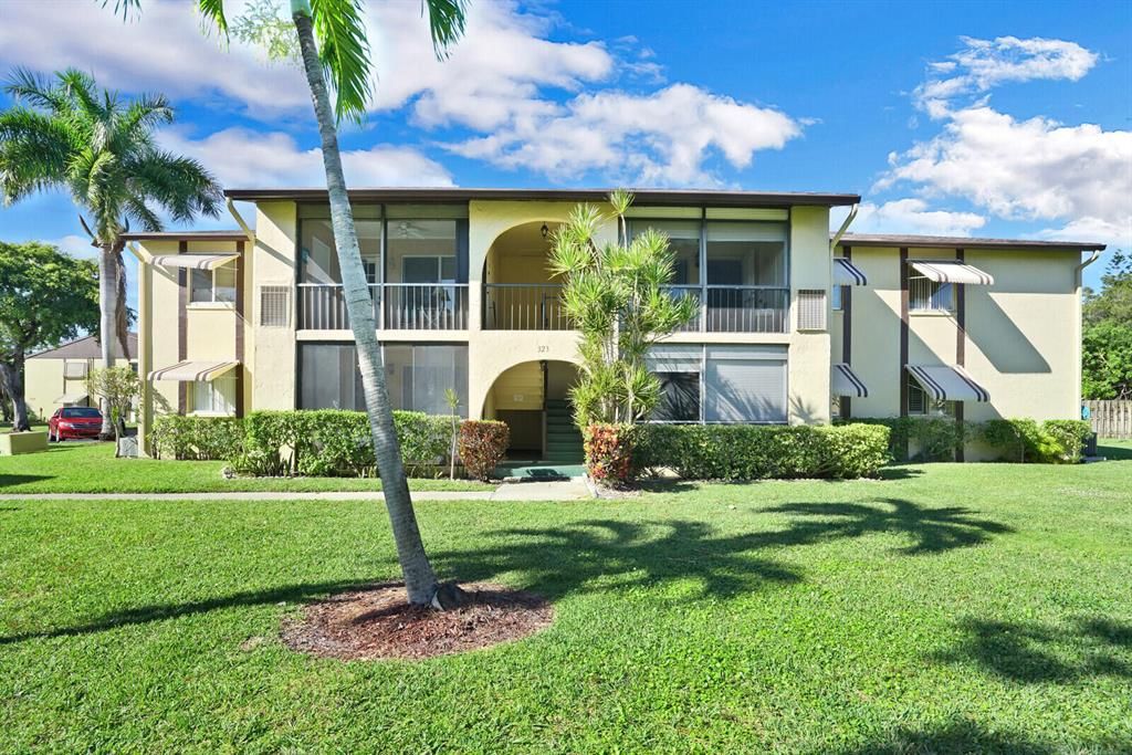 Photo of 323 Pine Ridge Circle Cir #A-2, Greenacres, FL 33463 (MLS # R10765005)