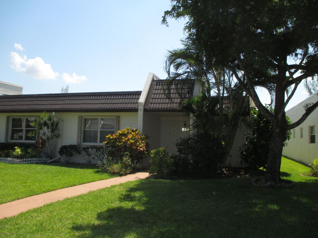 Photo of 194 Lake Susan Lane, West Palm Beach, FL 33411 (MLS # R10802557)
