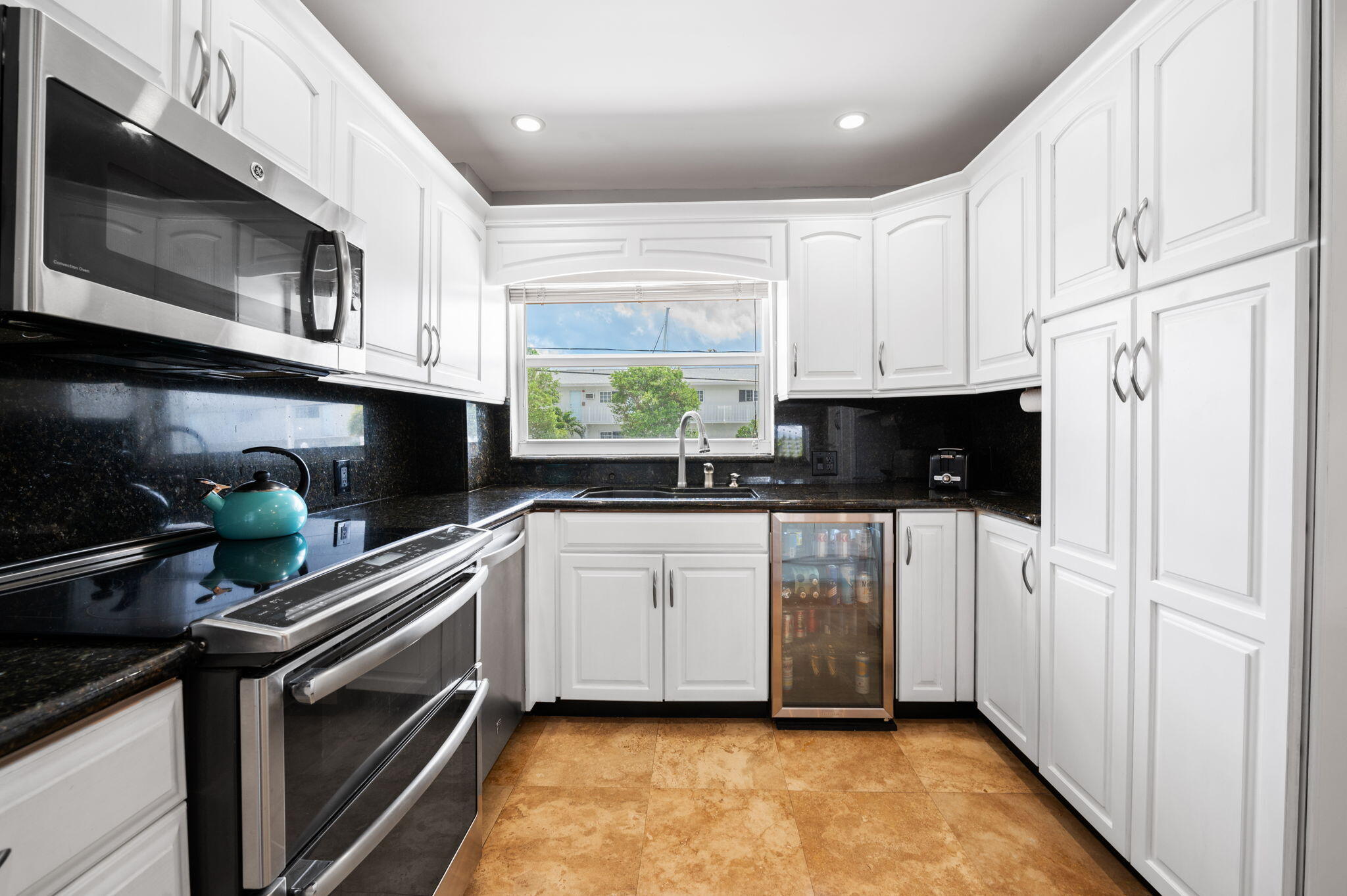 IMPERIAL CONDOMINIUM - Residential Lease