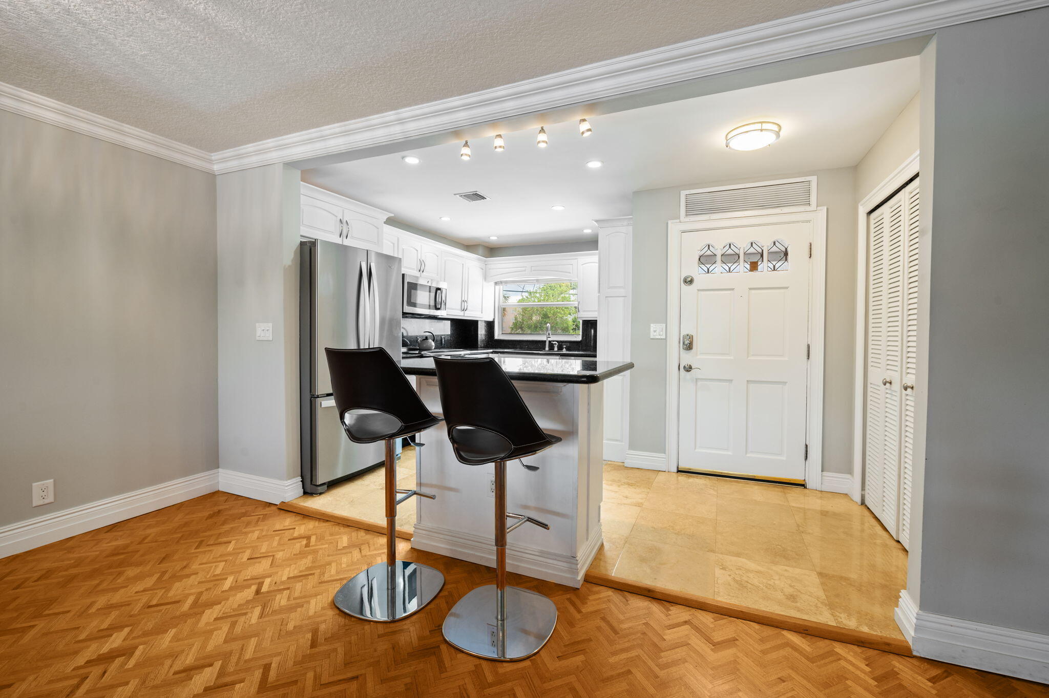 IMPERIAL CONDOMINIUM - Residential Lease