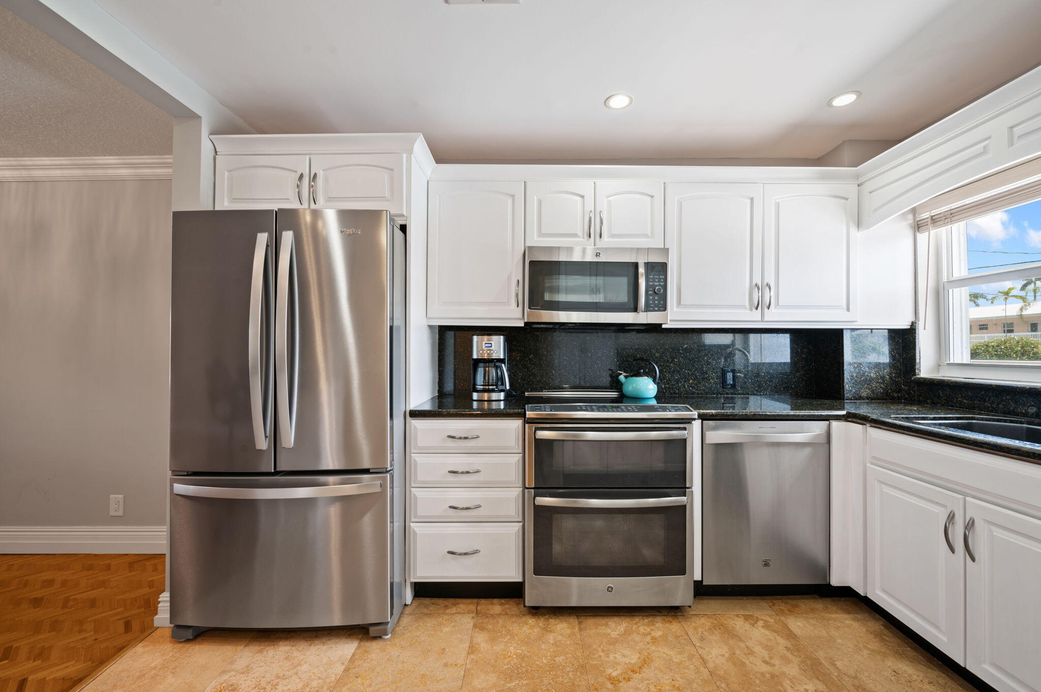 IMPERIAL CONDOMINIUM - Residential Lease