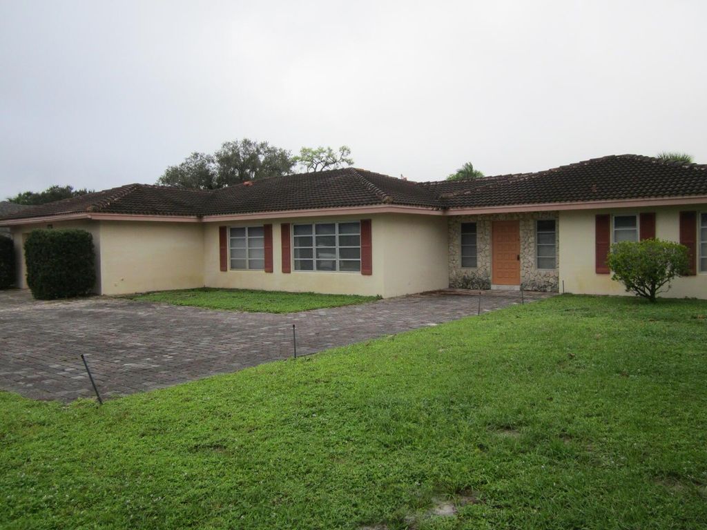 Photo of 111 Fairview W, Tequesta, FL 33469 (MLS # R11129622)