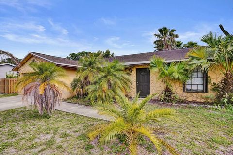 33411 Homes for Sale $400,000 to $500,000 125 Seagull Court Royal Palm Beach FL 33411