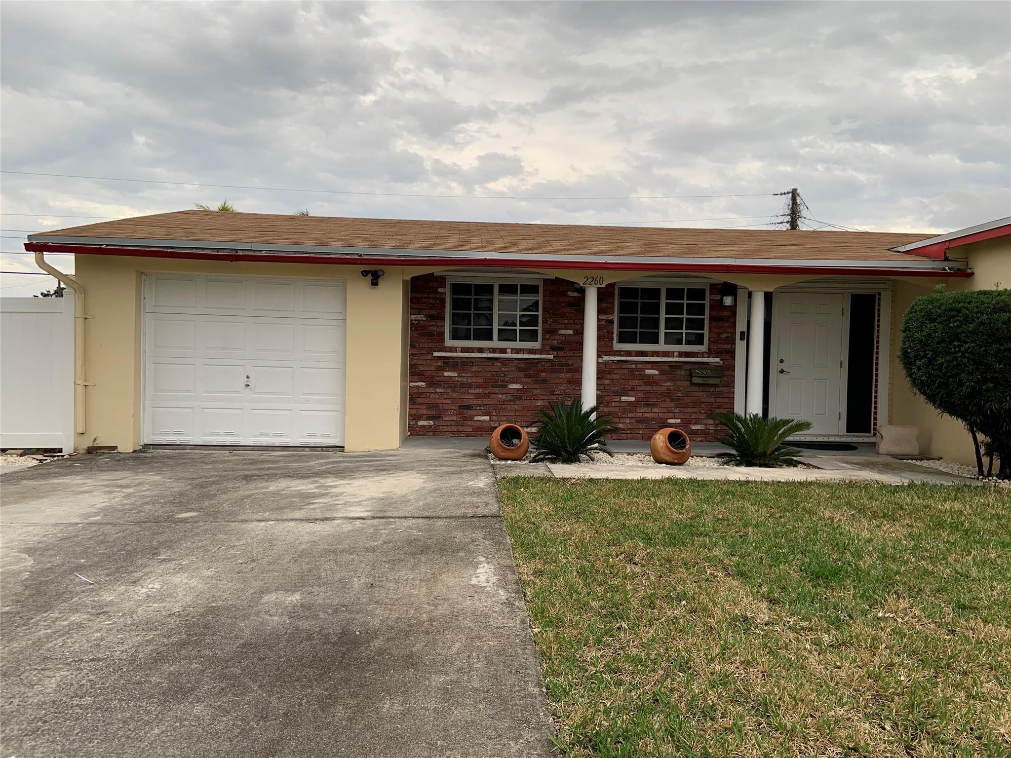 Beautiful Efficiency with private entry. Hurry won't last !
