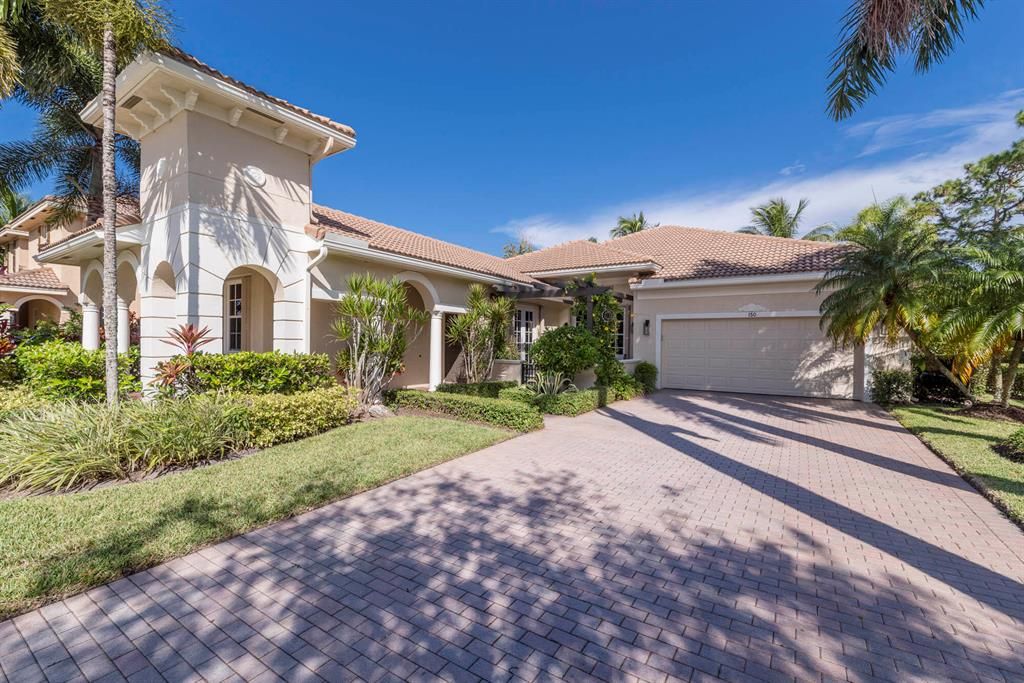 Photo of 150 Via Veracruz, Jupiter, FL 33458 (MLS # R10752558)