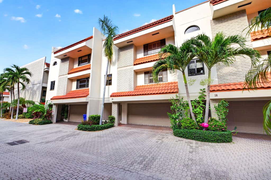 Photo of 1401 NE 9th Street #20, Fort Lauderdale, FL 33304 (MLS # B26060841)