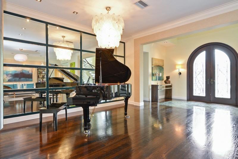 ROYAL PALM YACHT & COUNTRY CLUB - Residential