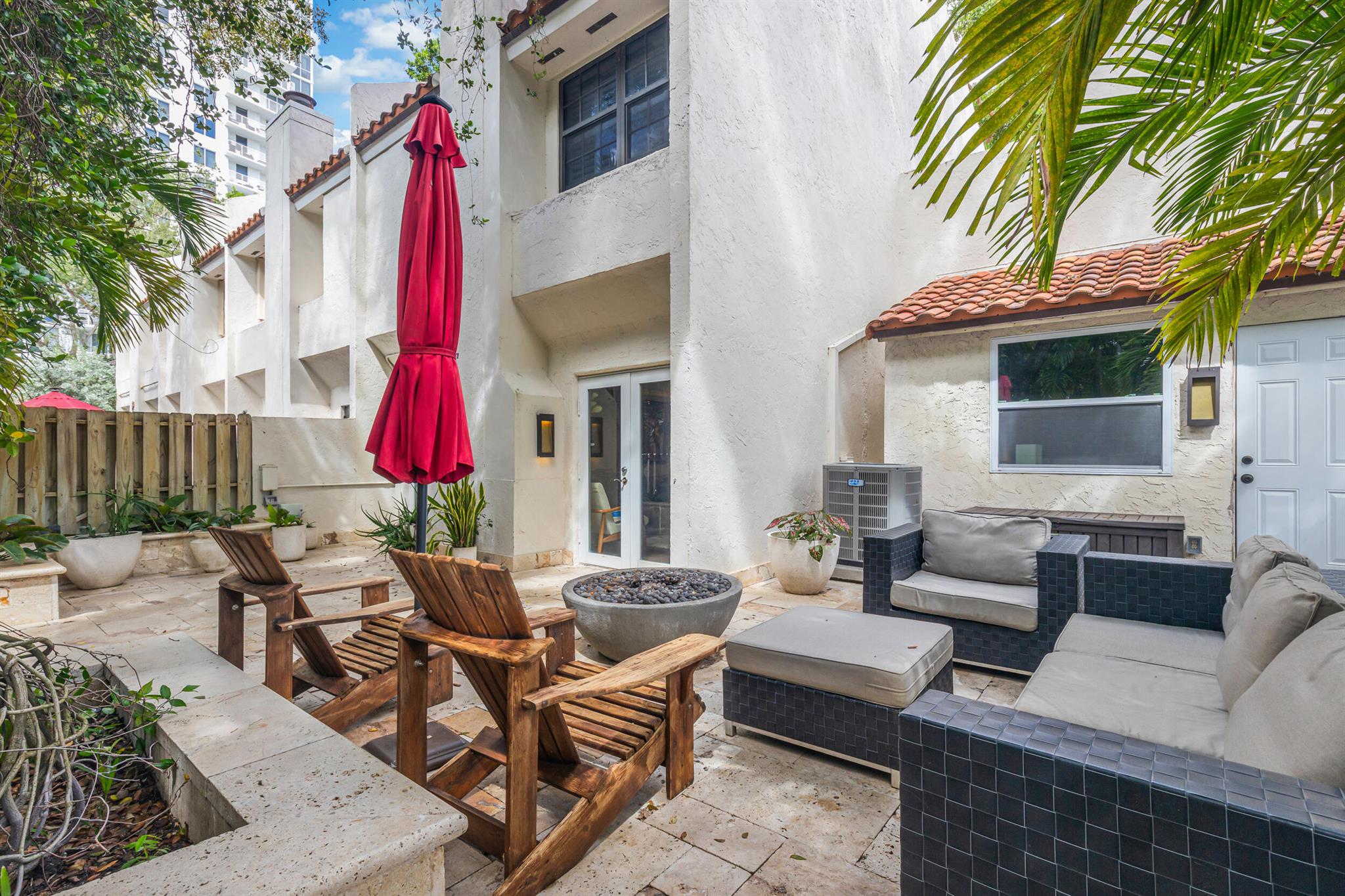 CARIBBEAN TOWNHOMES - Residential