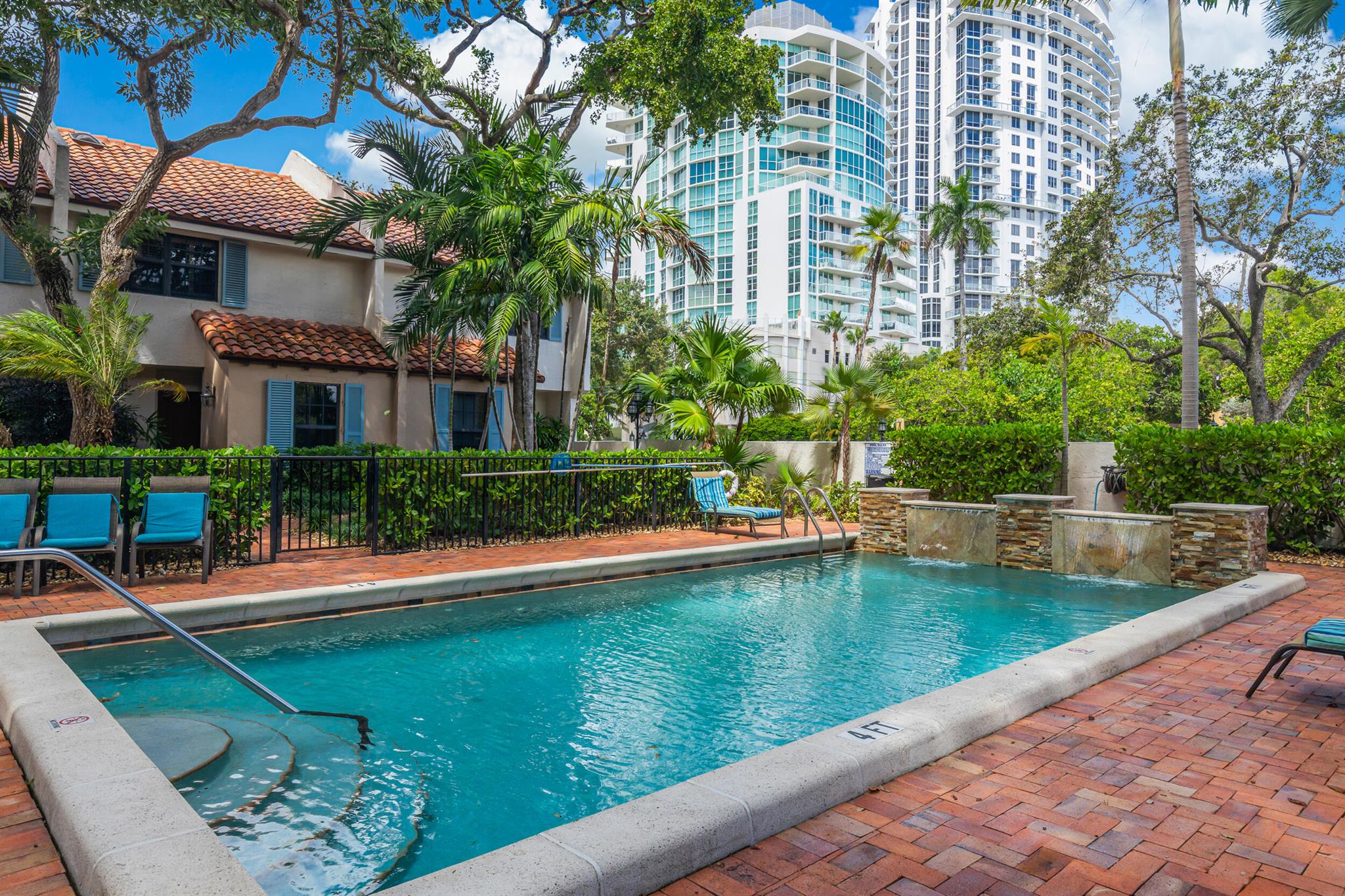 CARIBBEAN TOWNHOMES - Residential