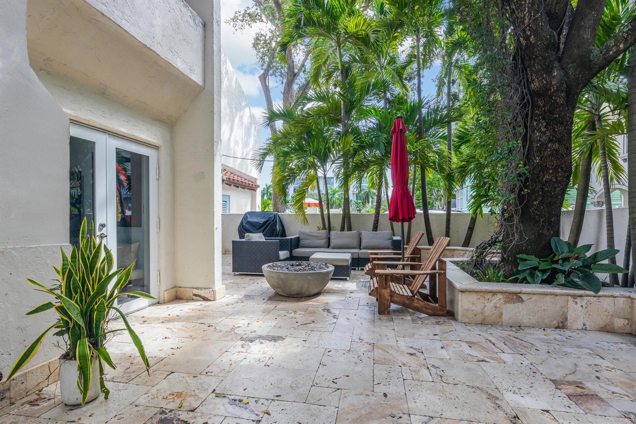 CARIBBEAN TOWNHOMES - Residential