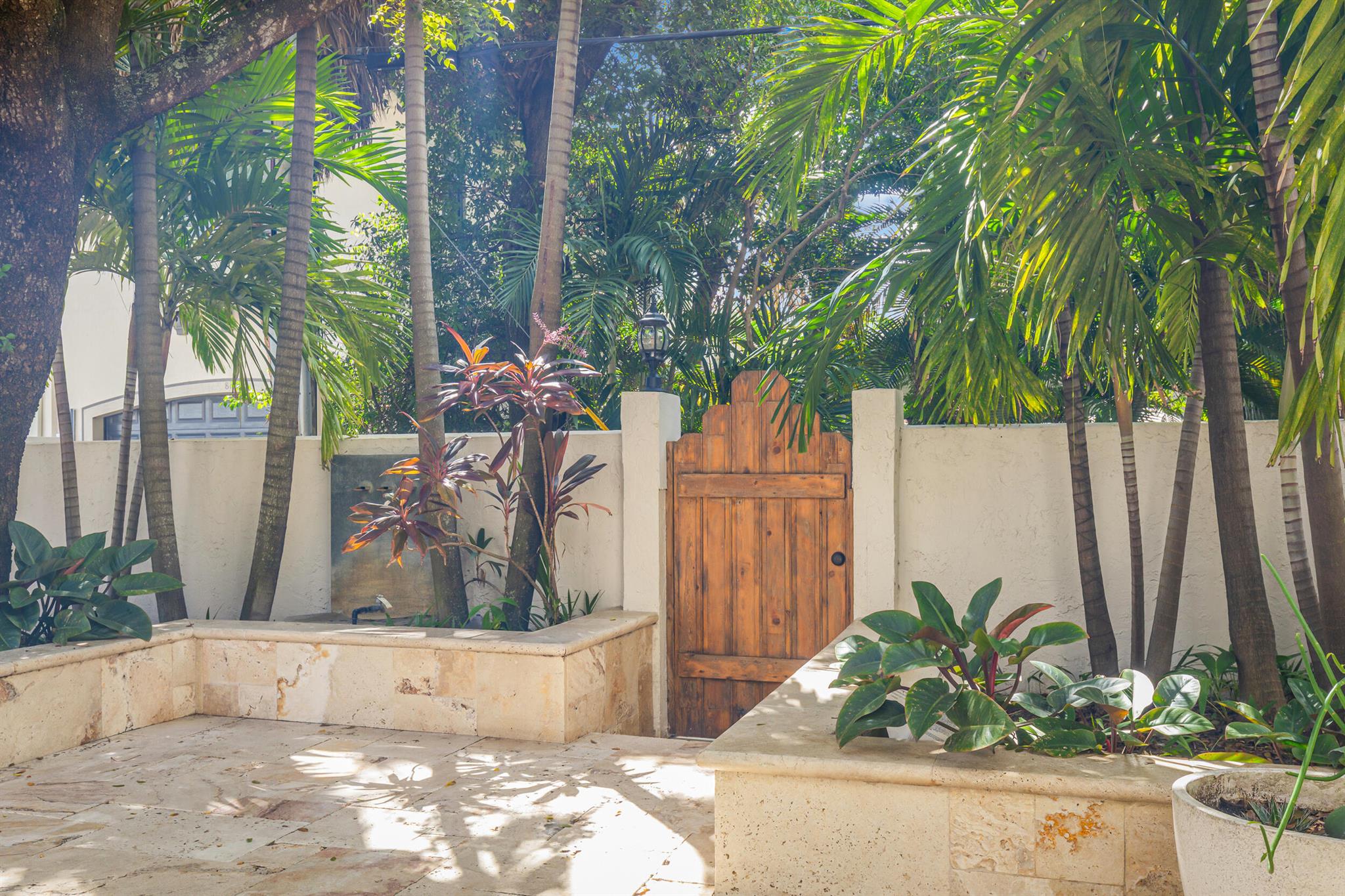 CARIBBEAN TOWNHOMES - Residential