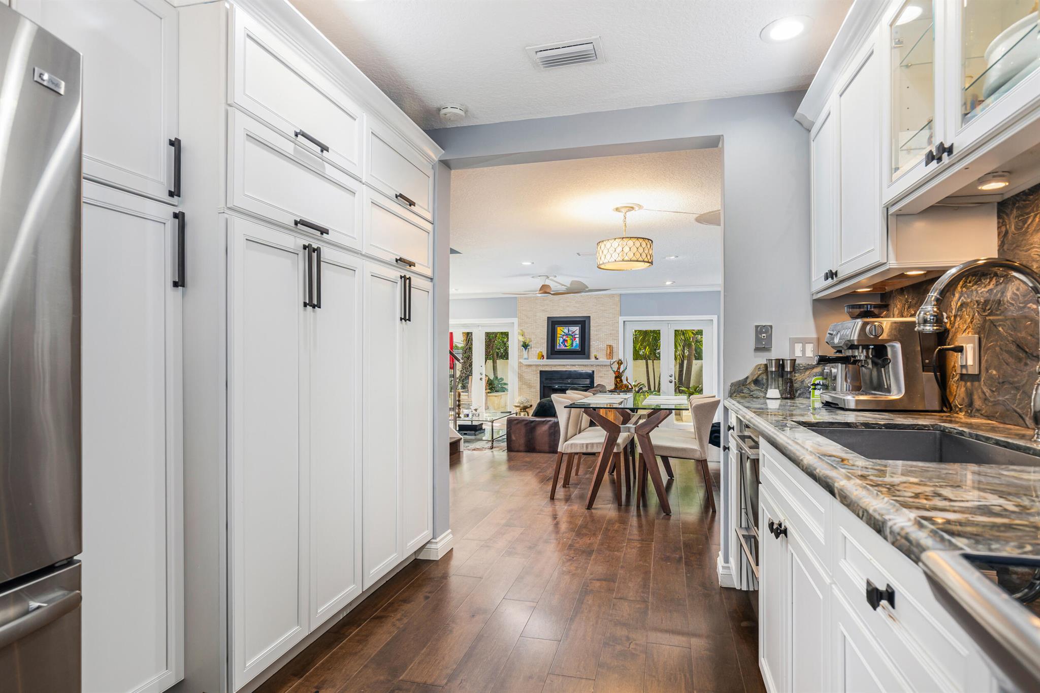 CARIBBEAN TOWNHOMES - Residential