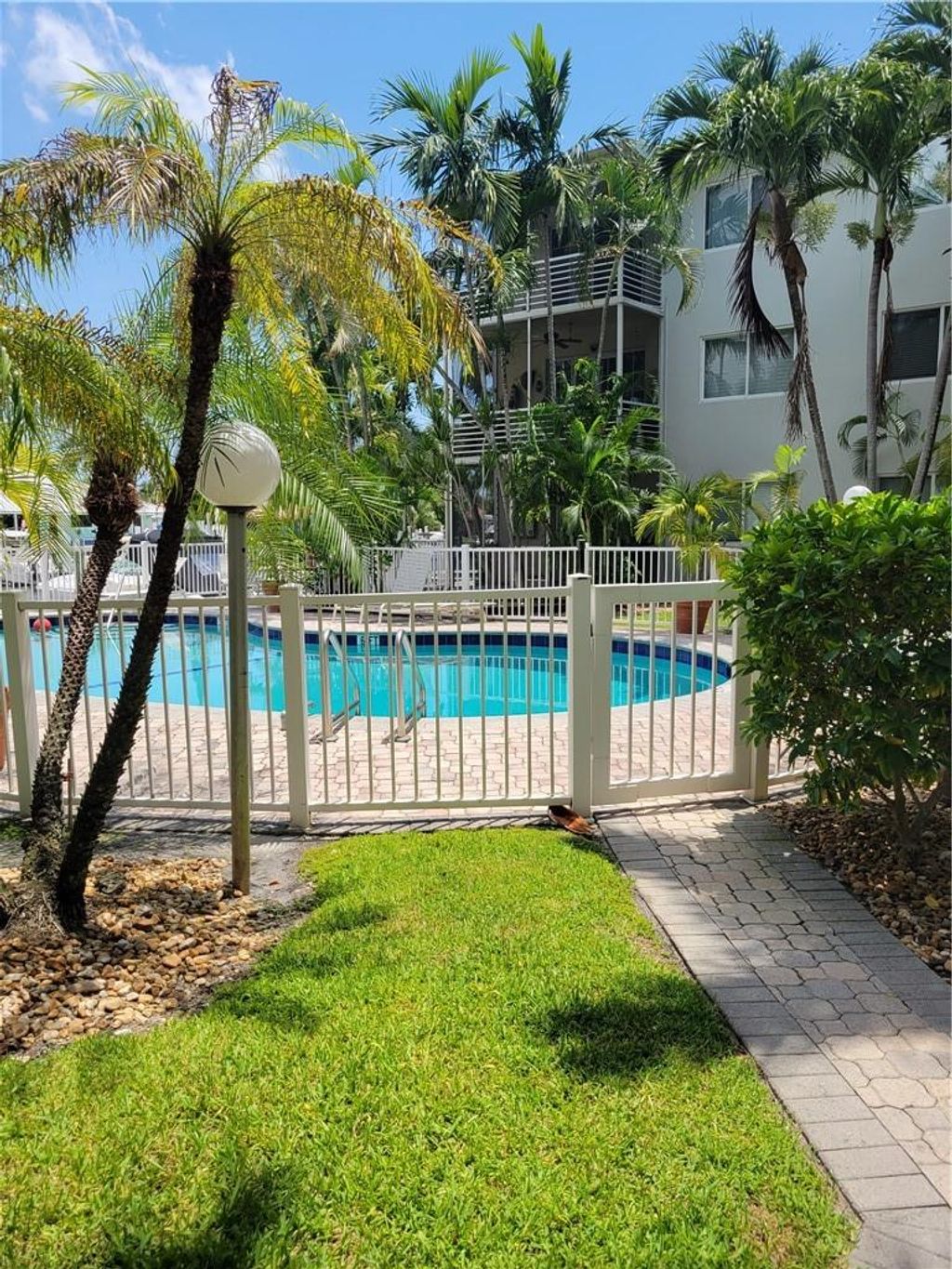 Photo of 1535 SE 15th Street #306, Fort Lauderdale, FL 33316 (MLS # F10506447)