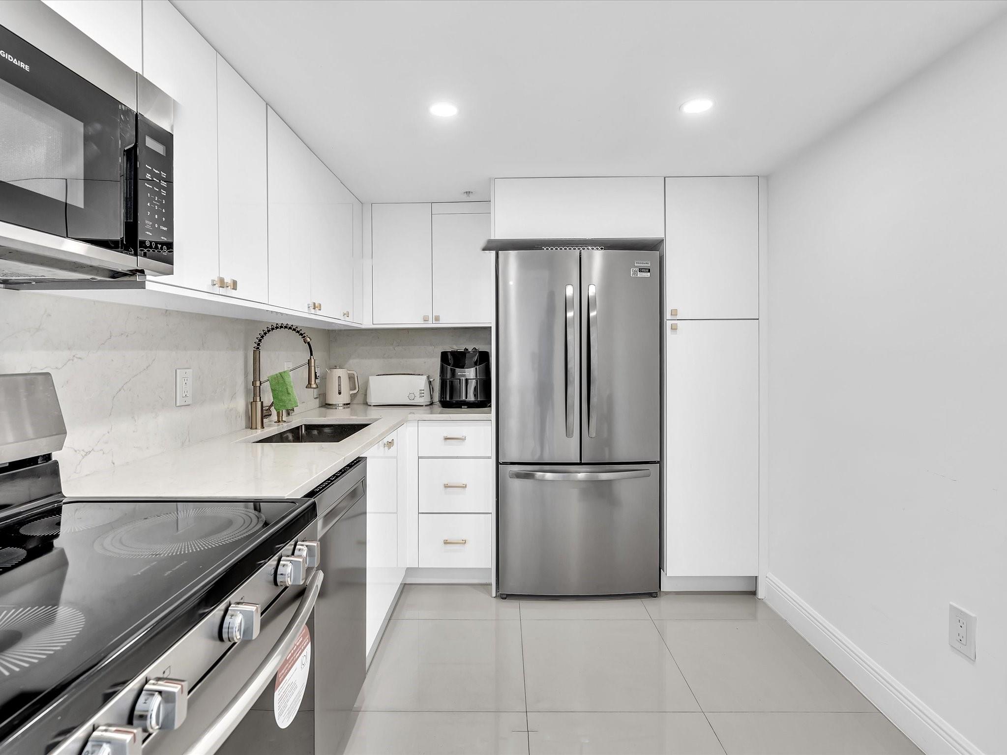 WATERVIEW CONDO - Residential Lease