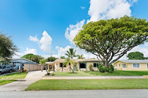 Tiny photo for 1613 Nanette Court, Lake Worth, FL 33461 (MLS # R11148941)