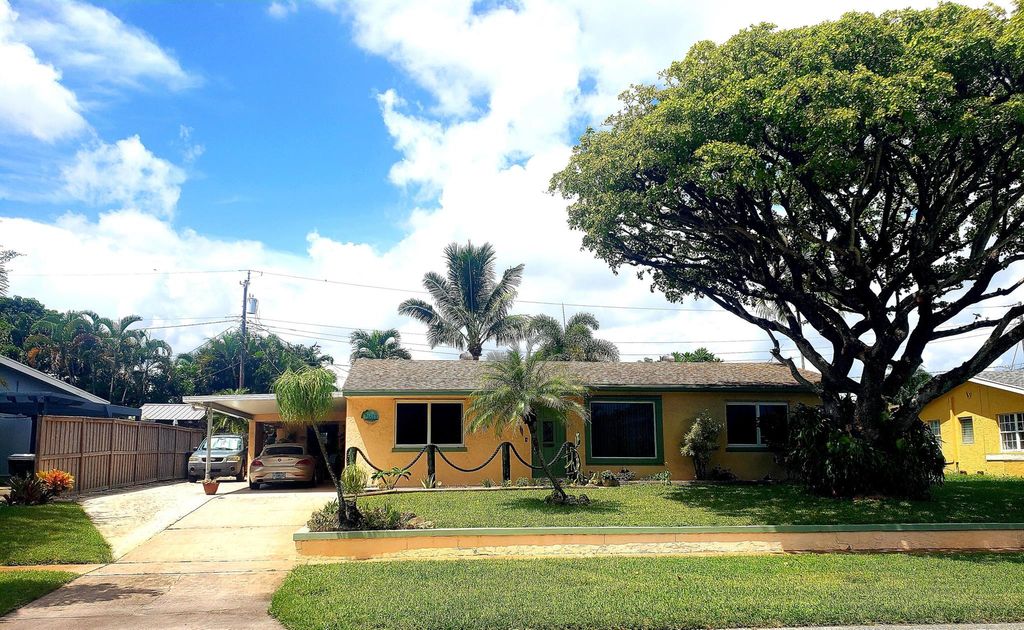 Photo of 1613 Nanette Court, Lake Worth, FL 33461 (MLS # R11148941)