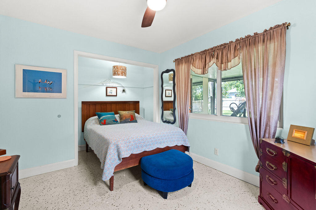 LAKE OSBORNE ESTATES 7 - Residential