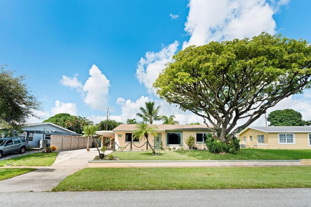 Photo of 1613 Nanette Court, Lake Worth, FL 33461 (MLS # R11148941)