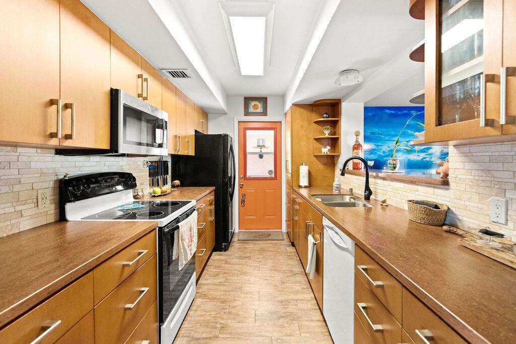 LAKE OSBORNE ESTATES 7 - Residential