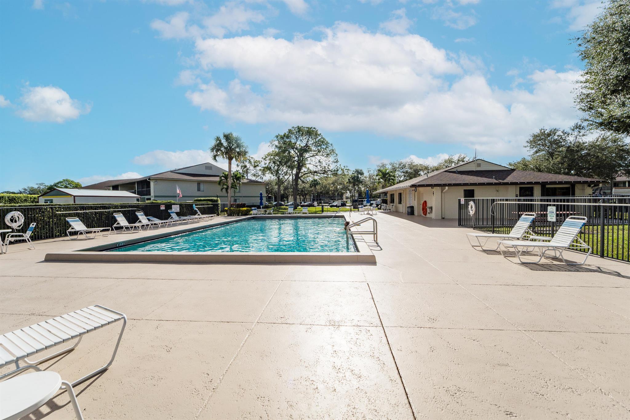 CHASEWOOD OF JUPITER COND - Residential