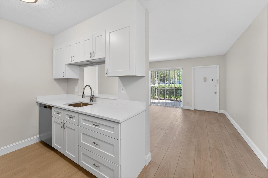 Photo of 6392 Chasewood Drive #B, Jupiter, FL 33458 (MLS # R11148817)