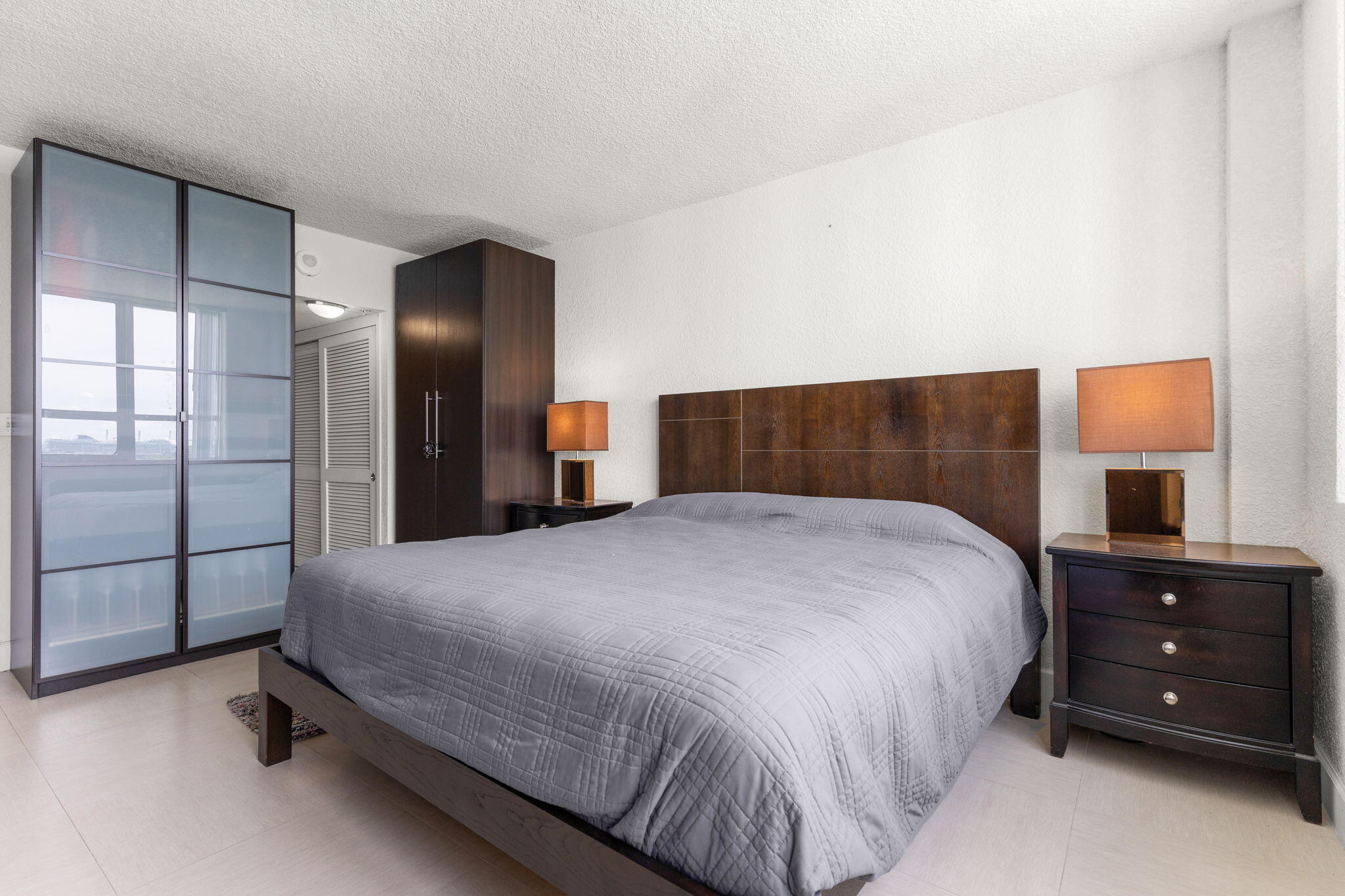 FLAMINGO SOUTH BEACH I CONDO - Residential Lease