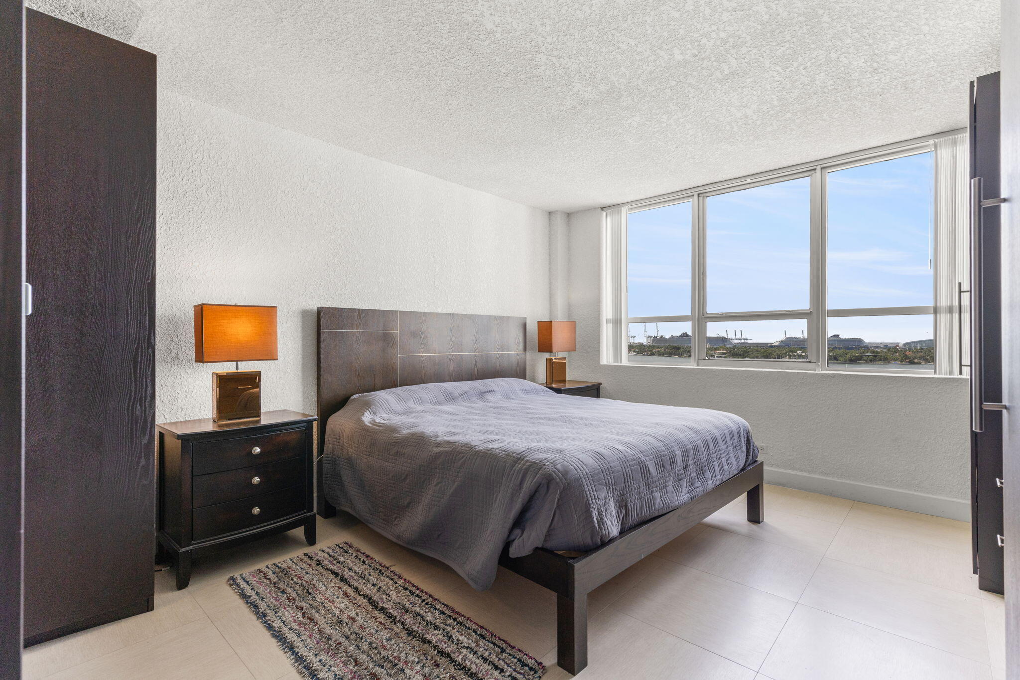 FLAMINGO SOUTH BEACH I CONDO - Residential Lease
