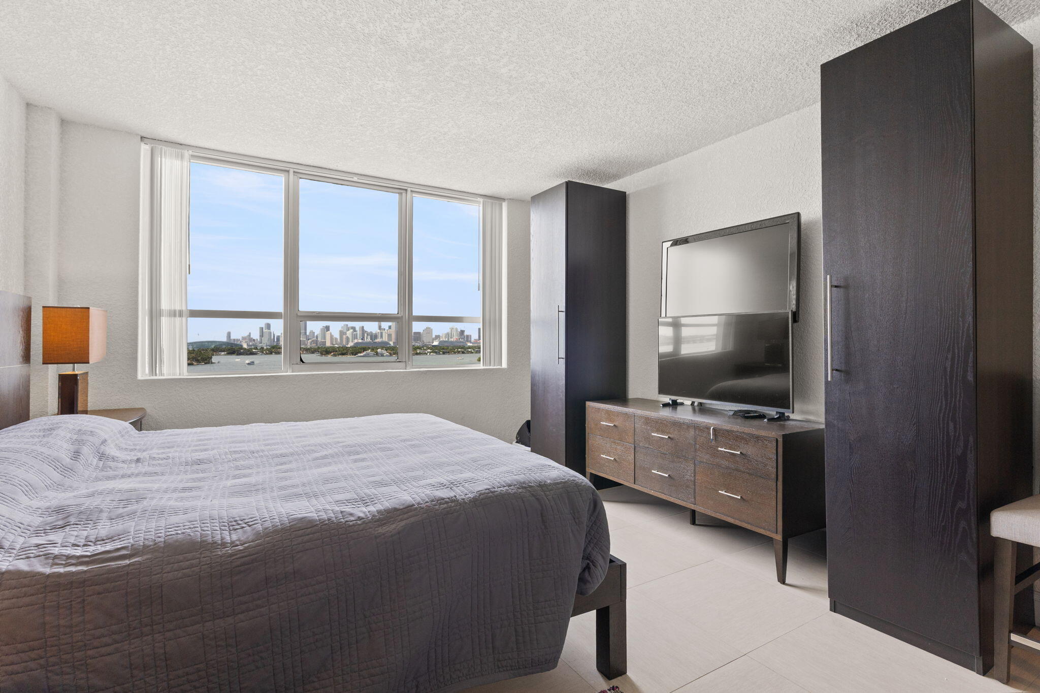 FLAMINGO SOUTH BEACH I CONDO - Residential Lease