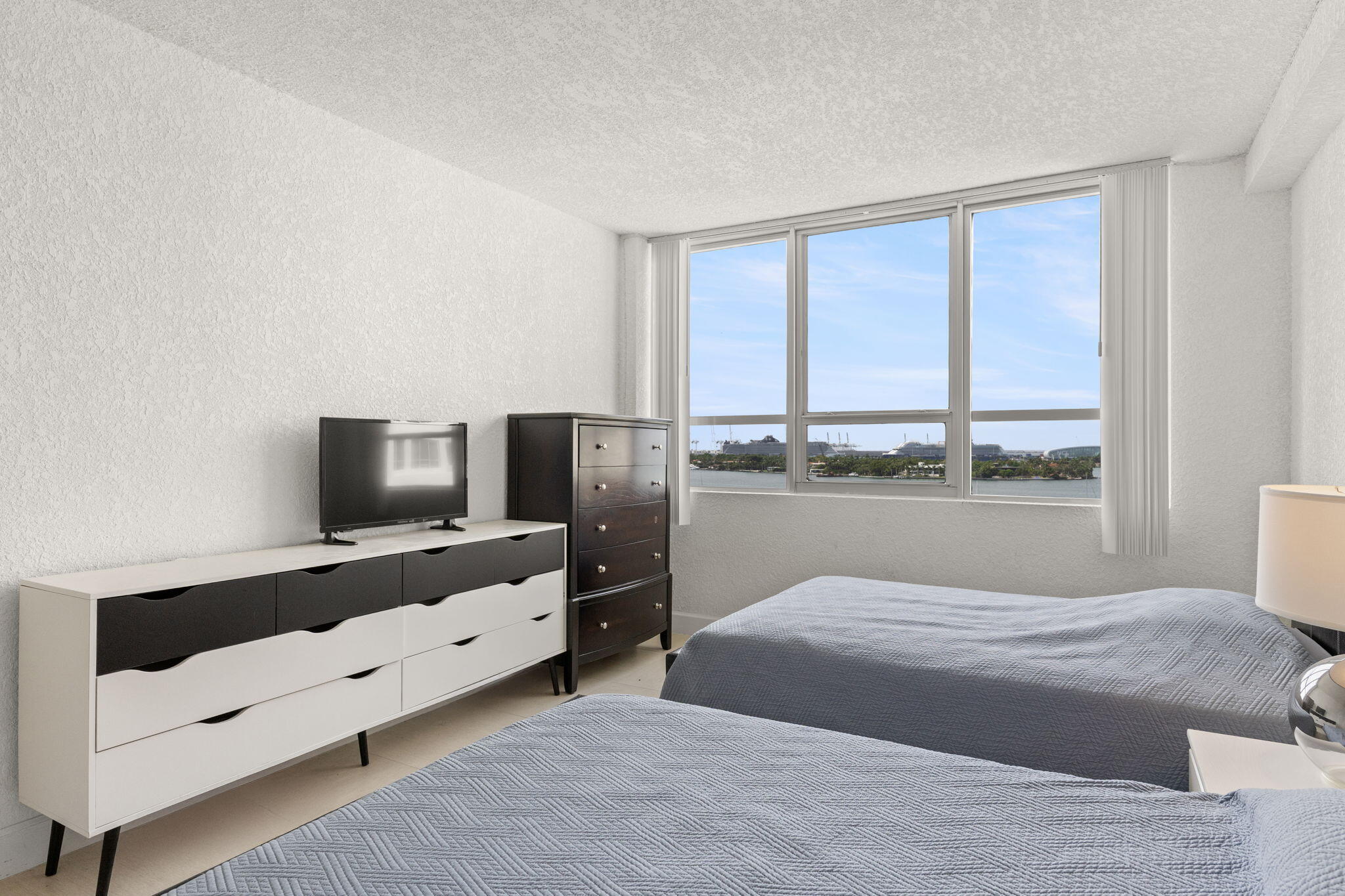 FLAMINGO SOUTH BEACH I CONDO - Residential Lease