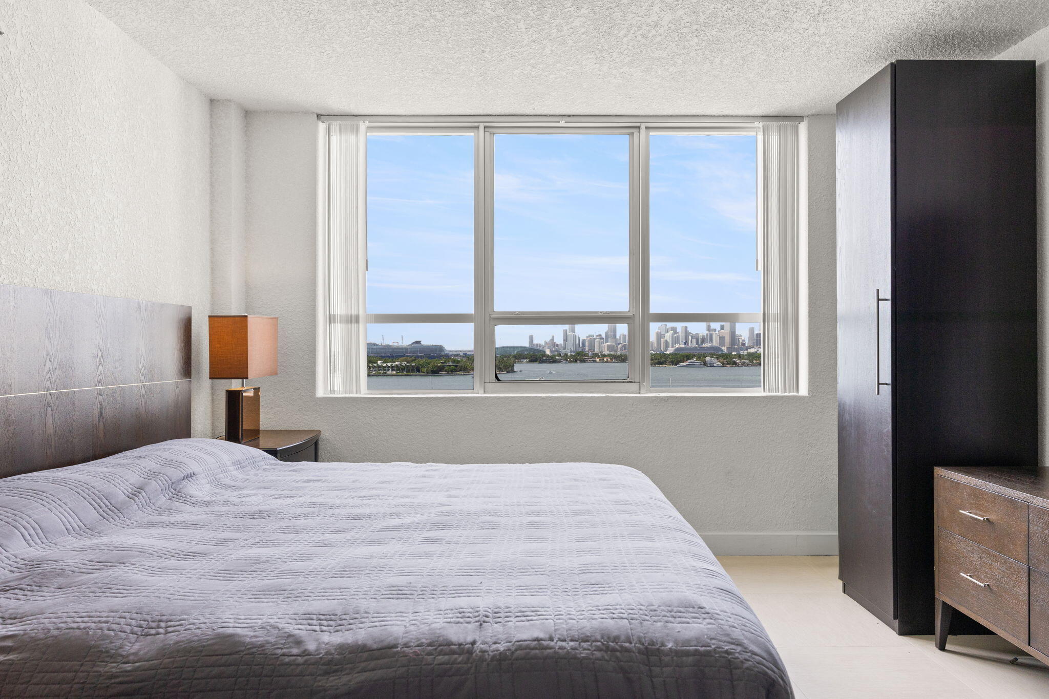 FLAMINGO SOUTH BEACH I CONDO - Residential Lease