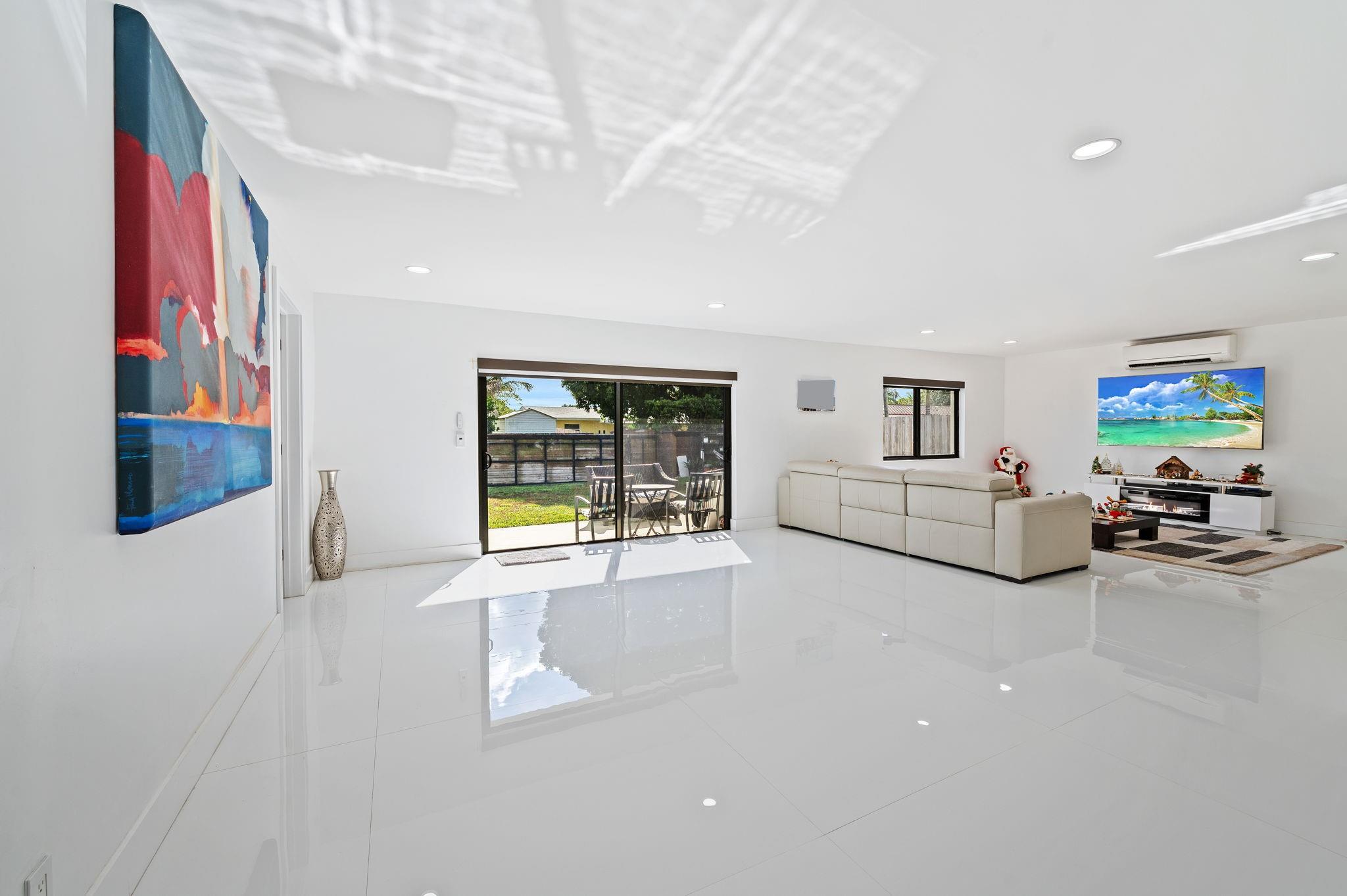 Hollywood Hills 6-22 B - Residential