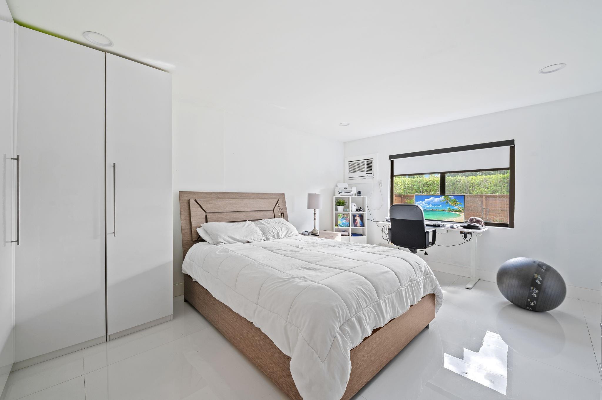 Hollywood Hills 6-22 B - Residential