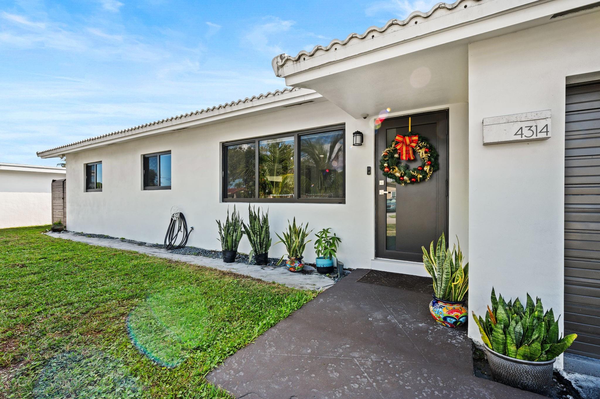 Hollywood Hills 6-22 B - Residential