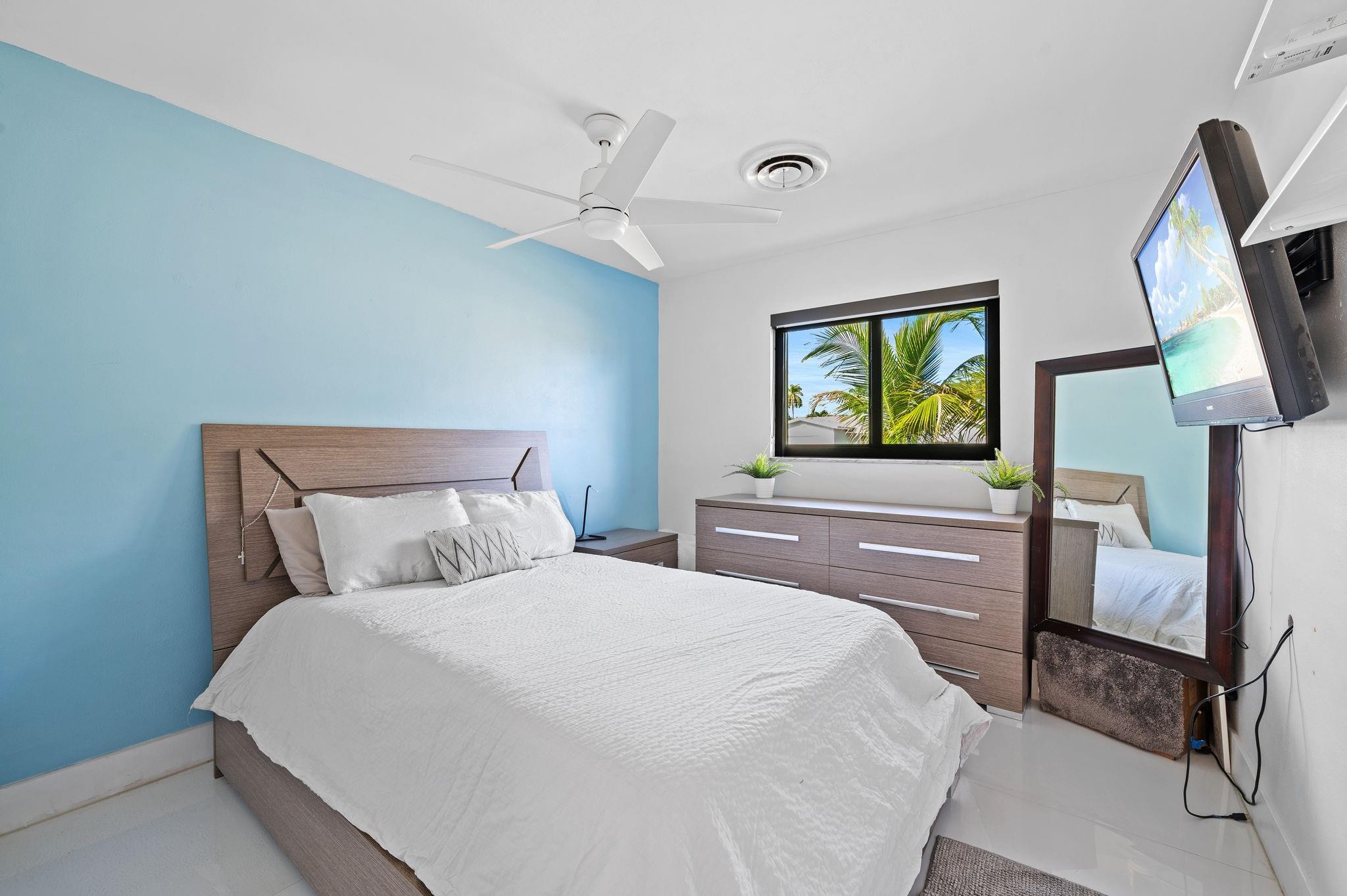 Hollywood Hills 6-22 B - Residential