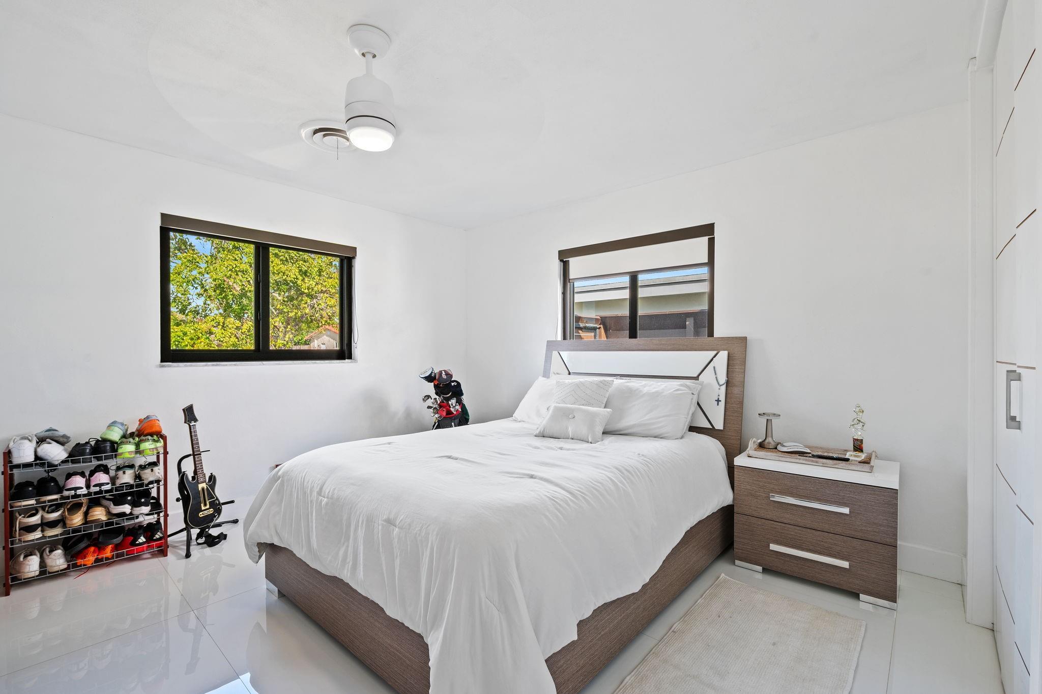 Hollywood Hills 6-22 B - Residential