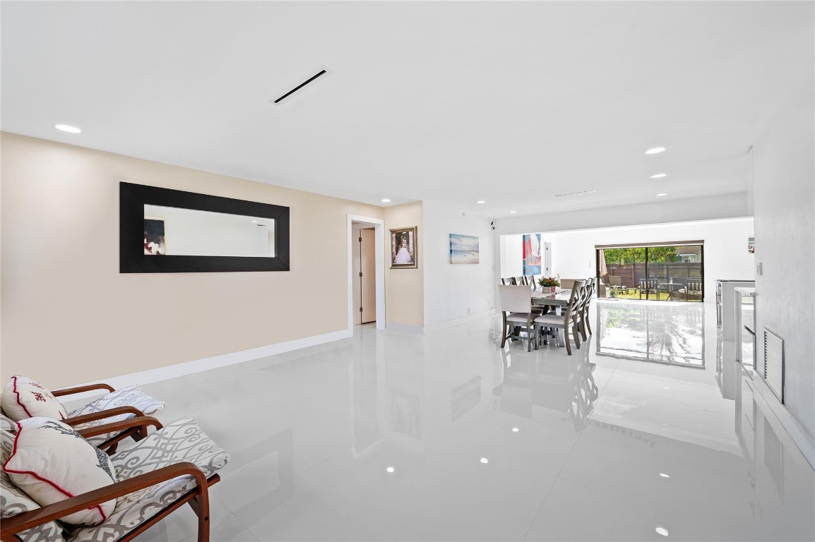 4314 Roosevelt Street