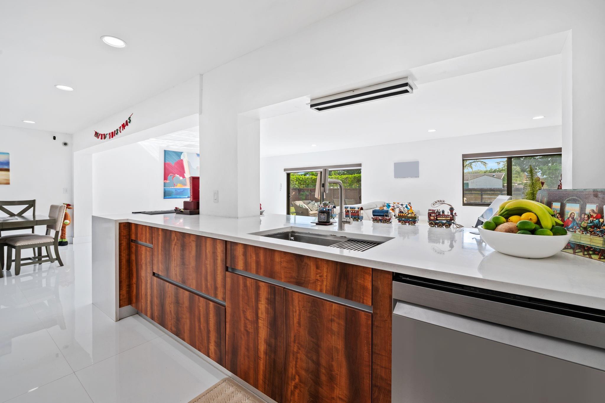 Hollywood Hills 6-22 B - Residential