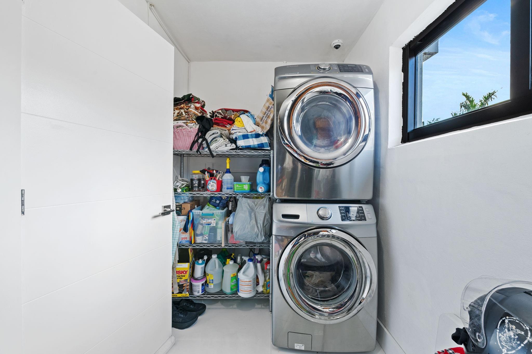 Hollywood Hills 6-22 B - Residential