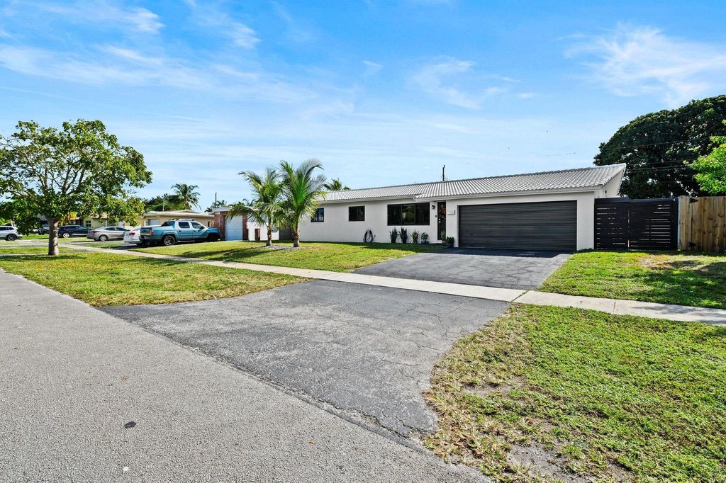 Photo of 4314 Roosevelt St, Hollywood, FL 33021 (MLS # F10539092)