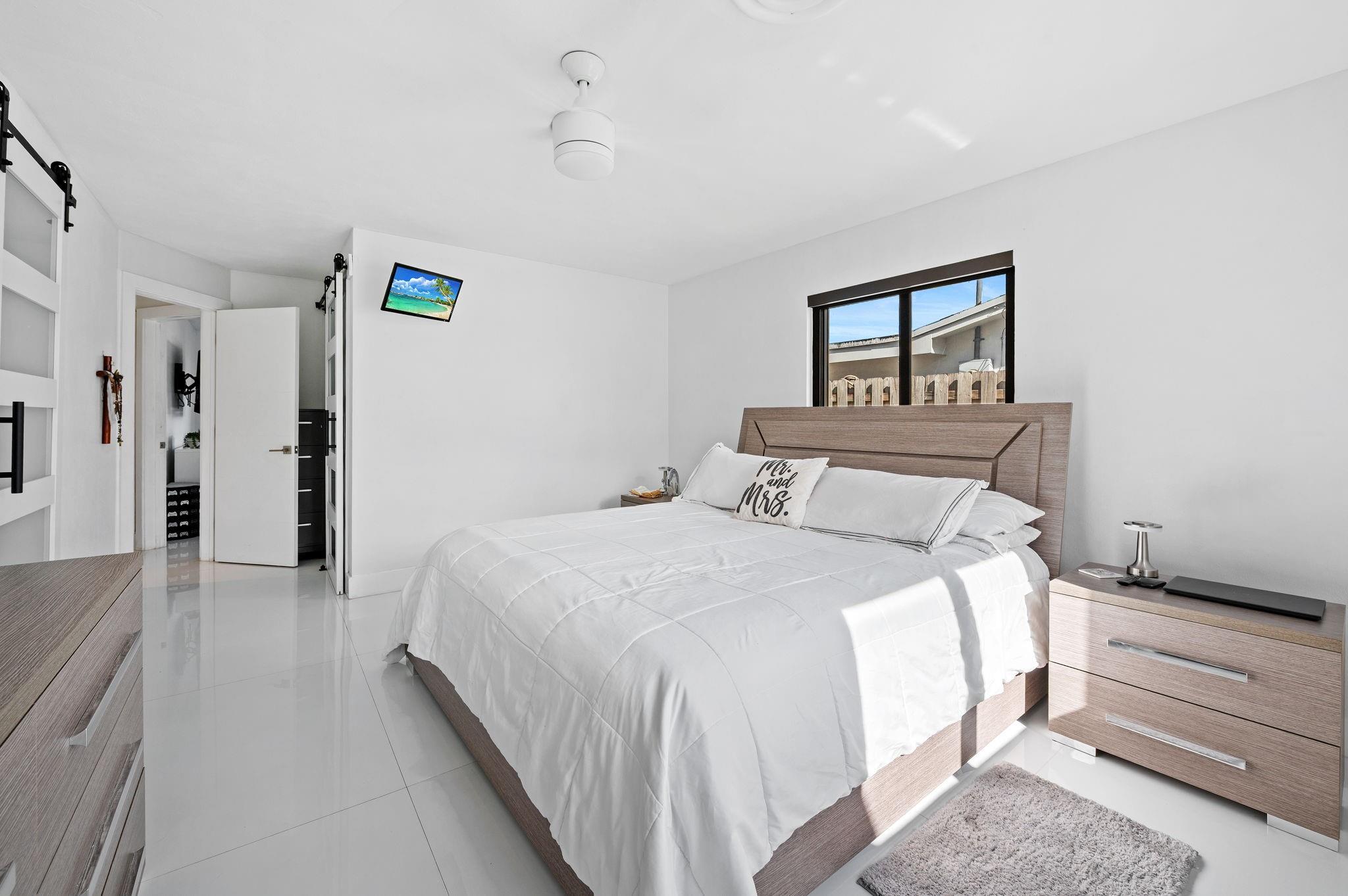 Hollywood Hills 6-22 B - Residential