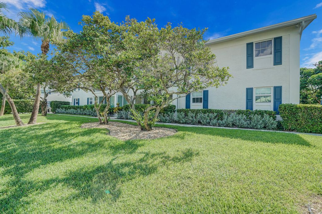Photo of 315 Venetian Drive #8, Delray Beach, FL 33483 (MLS # B26019013)