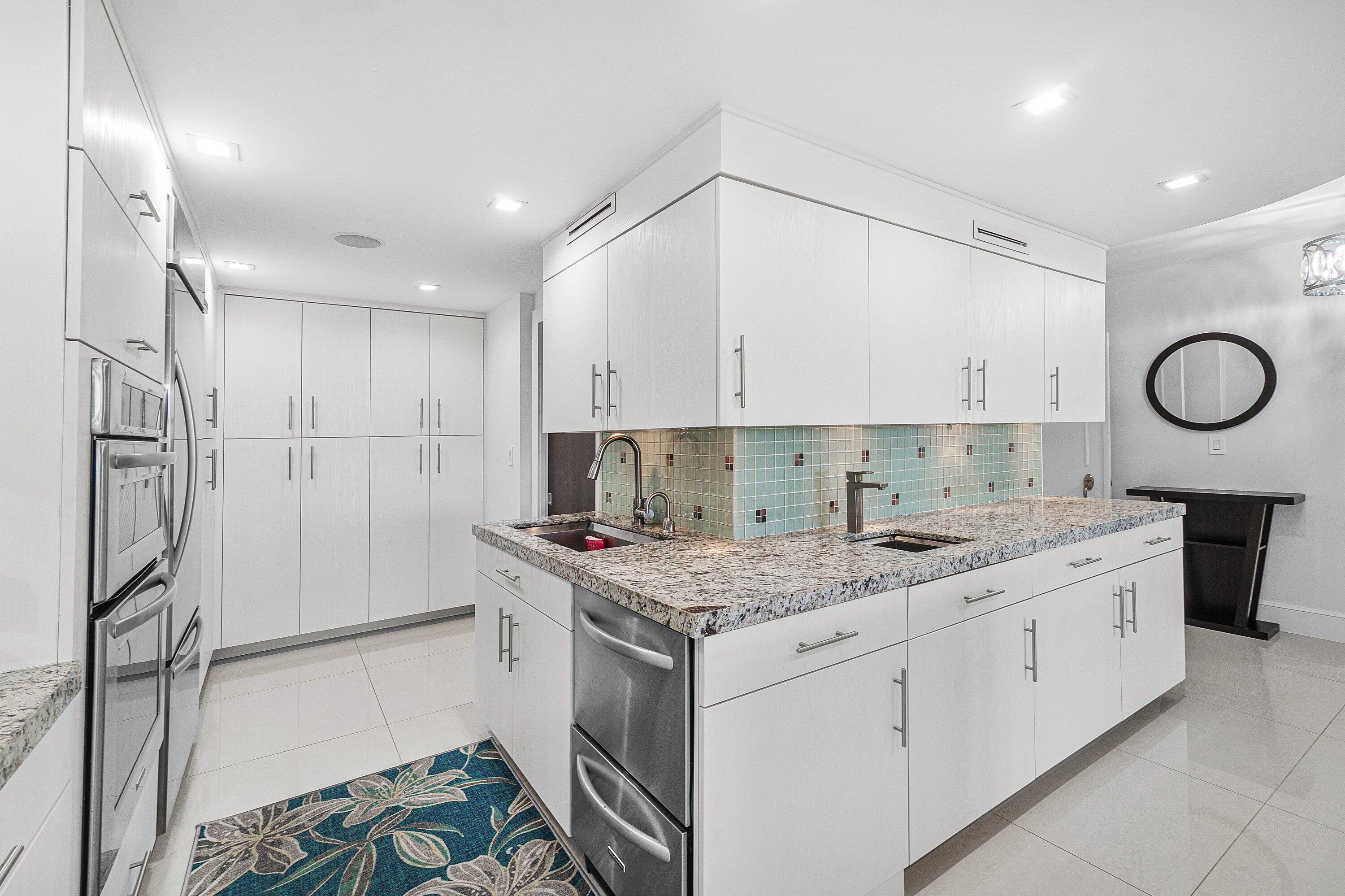 2000 S OCEAN Boulevard 14-F, Boca Raton, FL, 33432/$1,195,000 4 2000 S OCEAN Boulevard 14-F