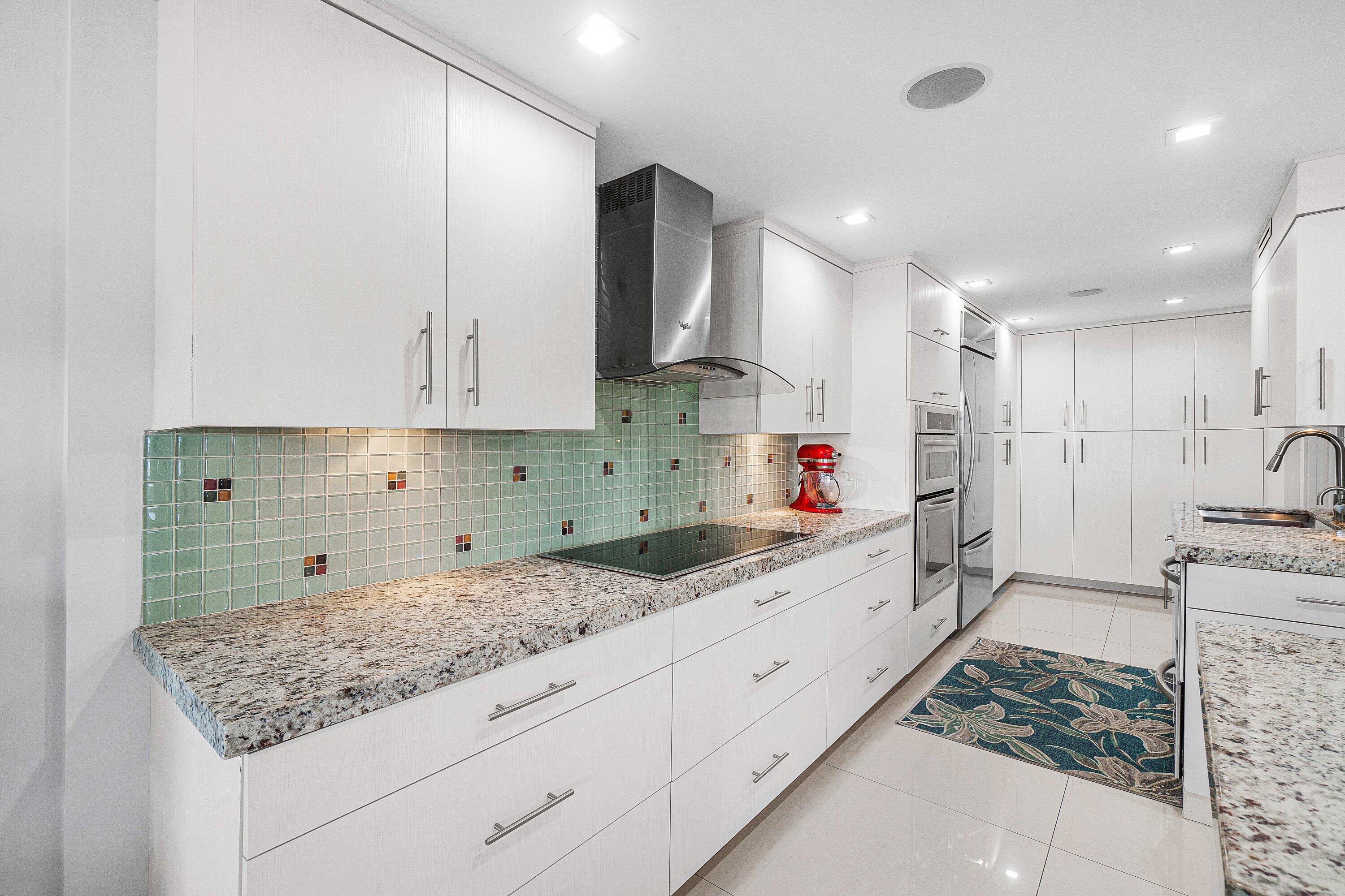 2000 S OCEAN Boulevard 14-F, Boca Raton, FL, 33432/$1,195,000 3 2000 S OCEAN Boulevard 14-F