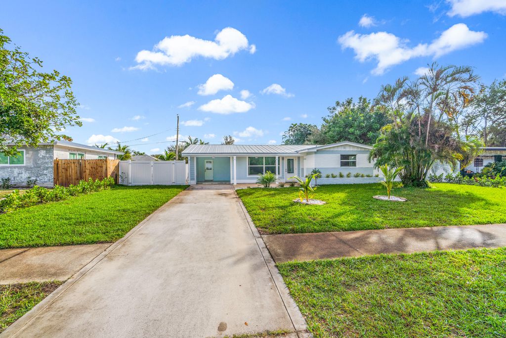 Photo of 1515 Seabrook Road, Jupiter, FL 33469 (MLS # R11061400)