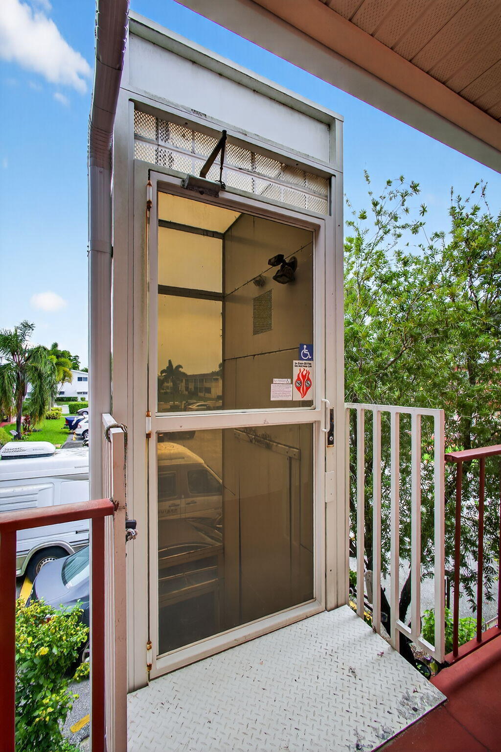 GOLFS EDGE CONDOS A THRU G - Residential