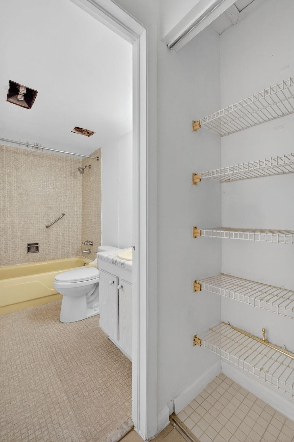 GOLFS EDGE CONDOS A THRU G - Residential